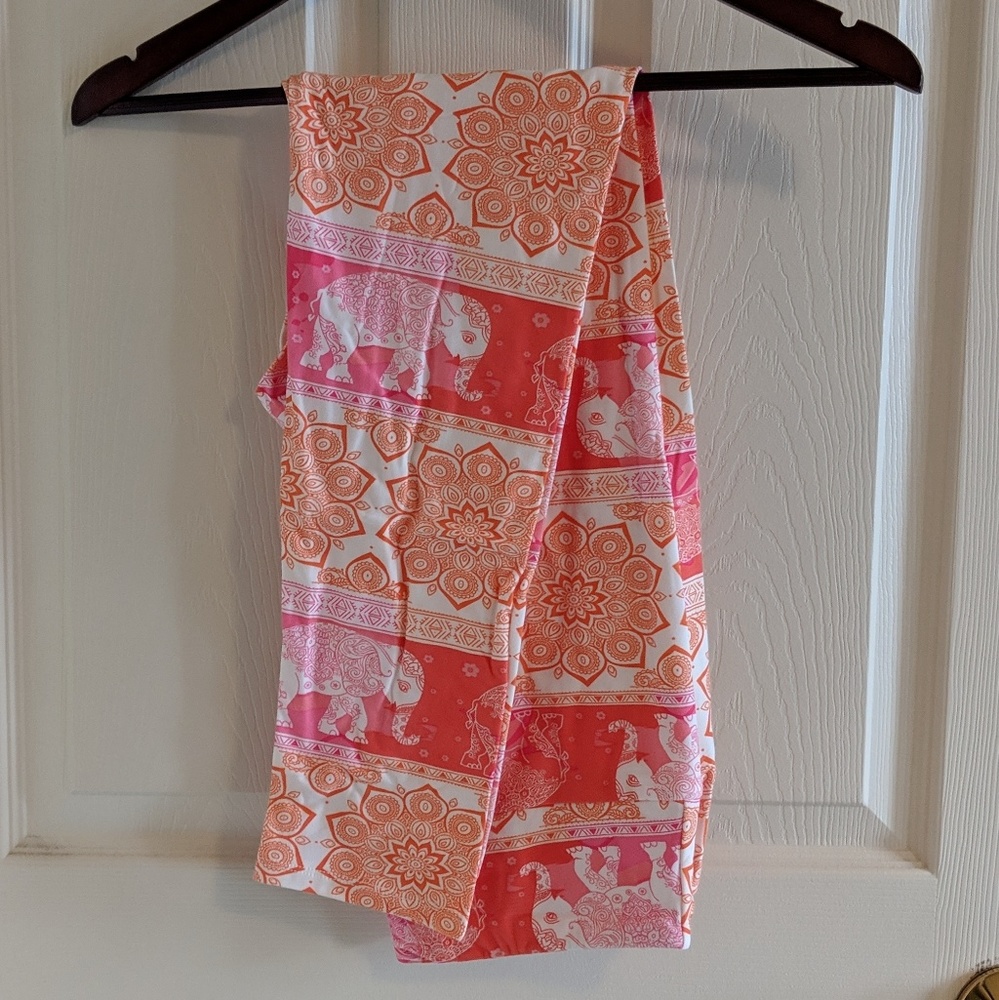 New L/XL Capri Leggings - Elephant Mendala Print